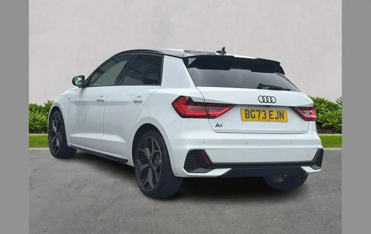 Used Audi A1 Black Edition 108 HP (79 kW) 2023 White SUV