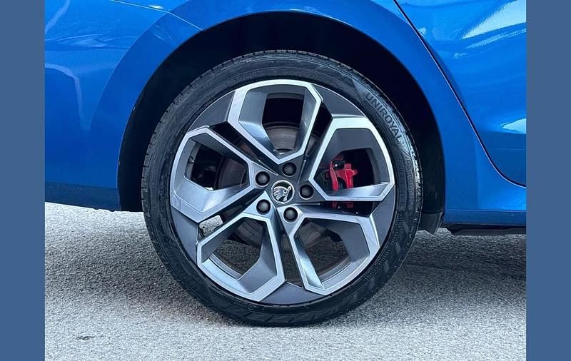 Used Skoda Octavia vRS 241 HP (177 kW) 2022 Blue Estate