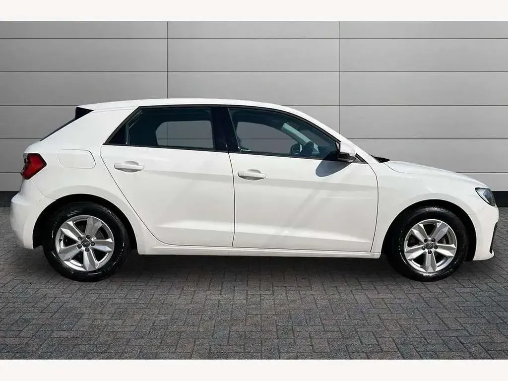 Used Audi A1 Design 95 HP (69 kW) 2019 White SUV