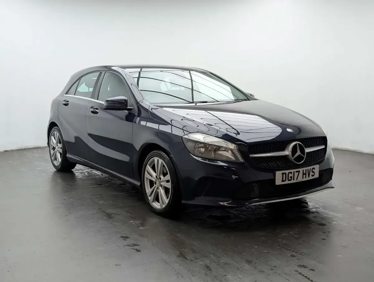 Używany Mercedes A200 2017 Niebieski Hatchback