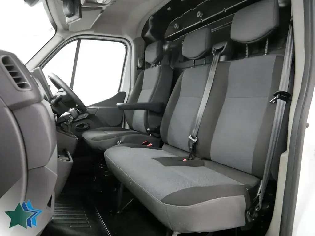 Used Renault Master Business 135 HP (99 kW) 2020 White MPV