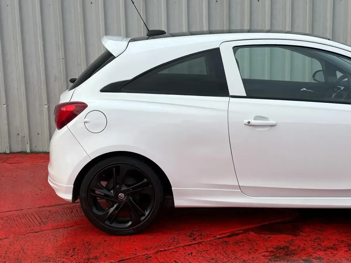 Begagnad Vauxhall Corsa Edition 70 HK (51 kW) 2015 Vit Halvkombi