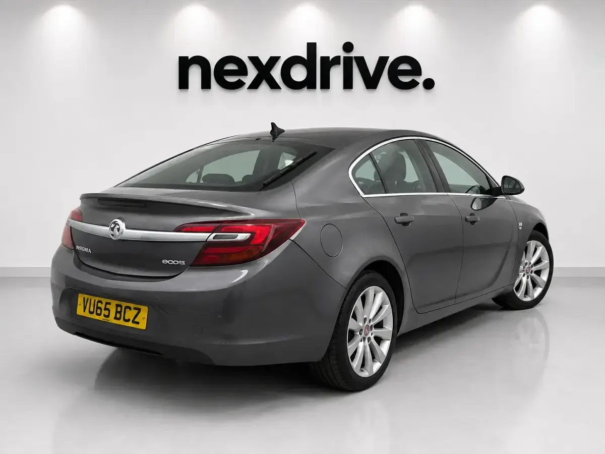 Used Vauxhall Insignia Elite 140 HP (102 kW) 2015 Grey Hatchback