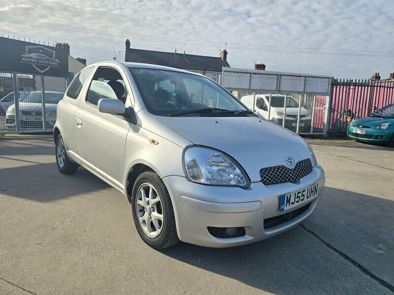 Silver Used 2005 Toyota Yaris Hatchback | £1,495 (Fair price) - Image 1/4