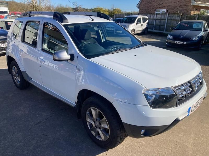 Used Dacia Duster Lauréate 110 HP (80 kW) 2015 White SUV