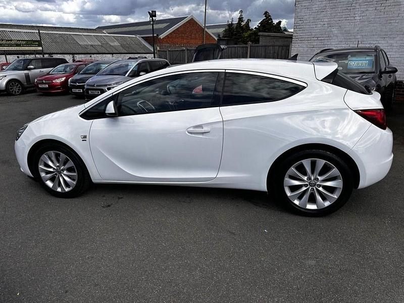 Used Vauxhall Astra GTC SRi 2015 White Hatchback