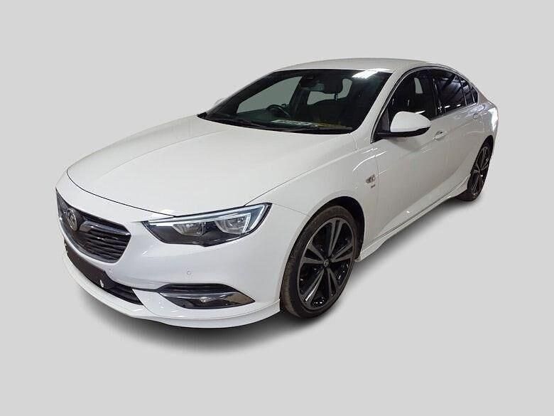 Used Vauxhall Insignia SRi 170 HP (125 kW) 2017 White Hatchback