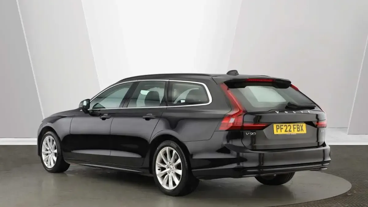Used Volvo V90 Momentum 197 HP (144 kW) 2021 Black Estate