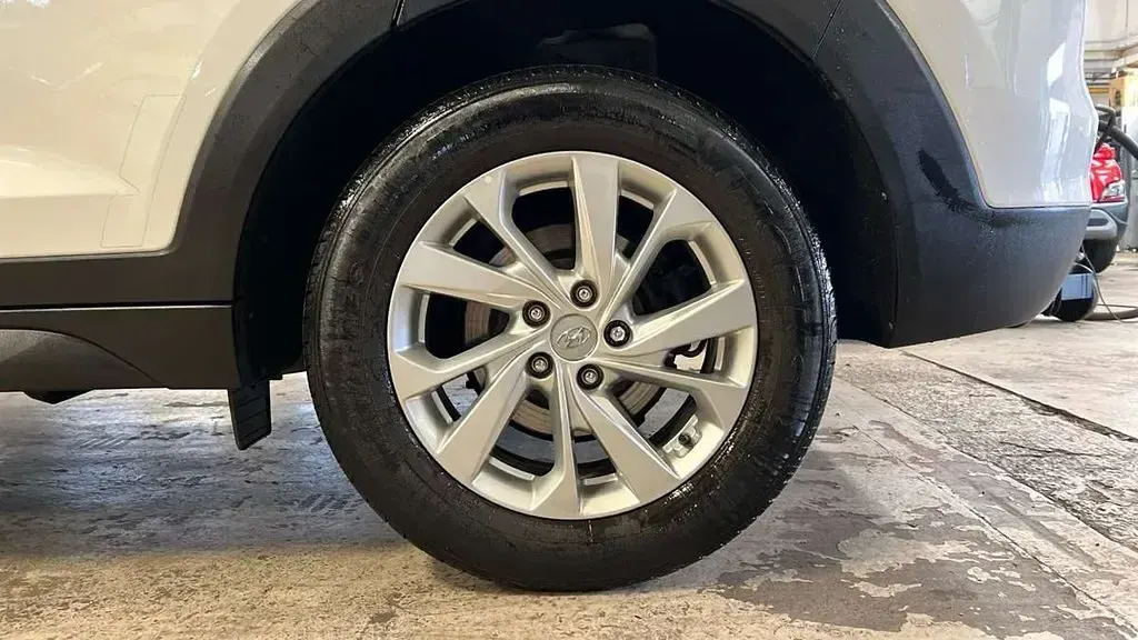 Used Hyundai Tucson SE 130 HP (95 kW) 2019 White SUV