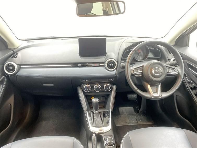 Używany Mazda 2 Inclusive 2023 Srebrny Hatchback