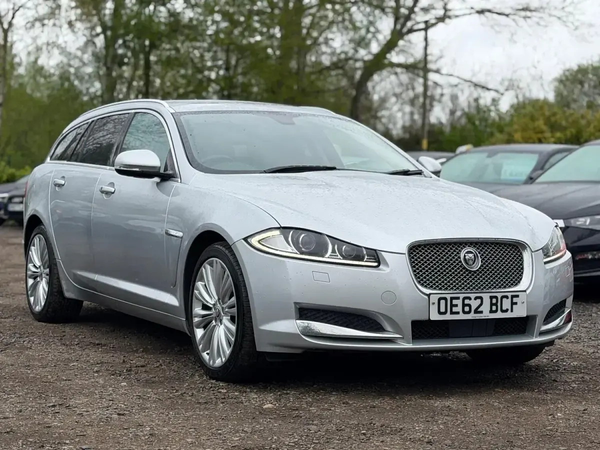 Used Jaguar XF Sportbrake Portfolio 200 HP (147 kW) 2012 Silver Estate