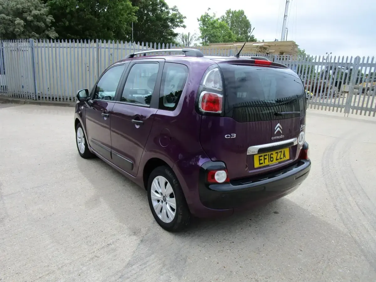 Usado Citroën C3 Picasso 100 CV (73 kW) 2016 Púrpura Monovolumen