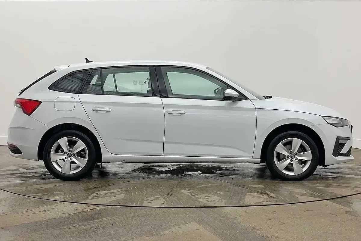 Used Skoda Scala SE 116 HP (85 kW) 2025 White Hatchback