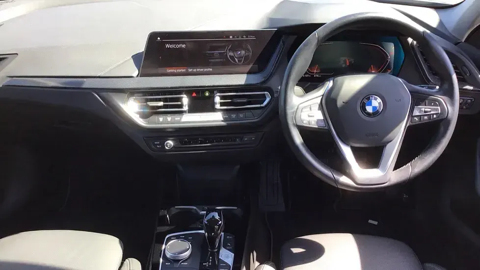 Used BMW 118 Sport Line 136 HP (100 kW) 2024 Phytonic blue metallic paint  Hatchback