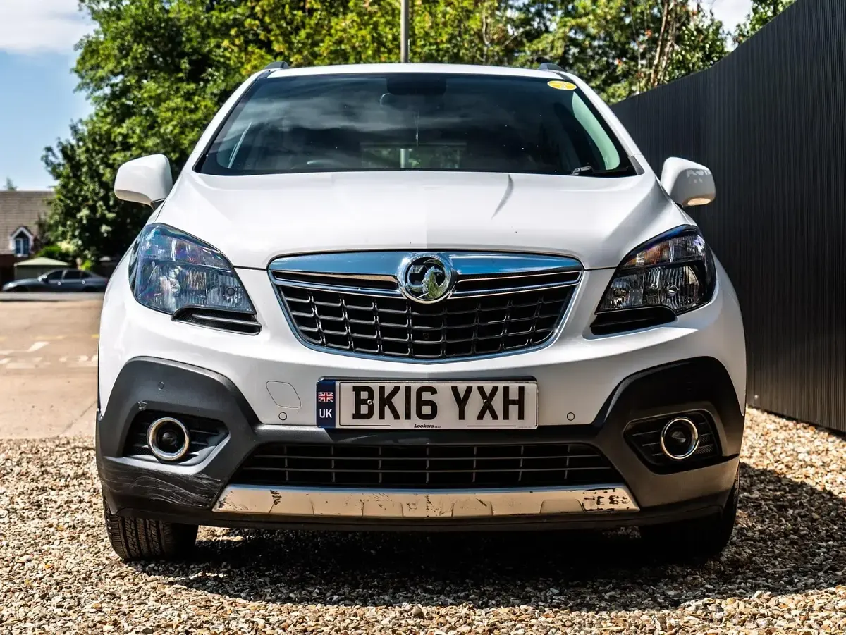 Used Vauxhall Mokka S 140 HP (102 kW) 2016 White SUV
