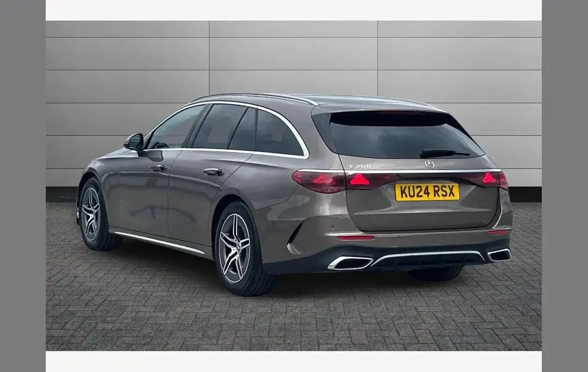 Usado Mercedes E200 AMG line 200 HP (147 kW) 2024 Castanho Carrinha