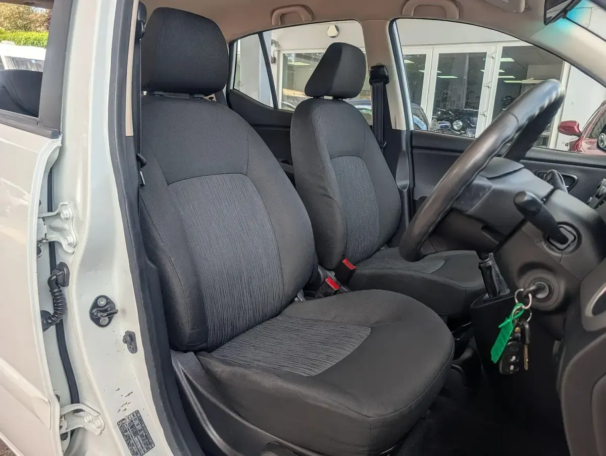 Used Hyundai i10 Active 83 HP (61 kW) 2013 White Hatchback
