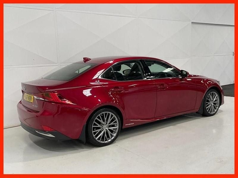 Used Lexus IS300h 223 HP (164 kW) 2018 Red Sedan