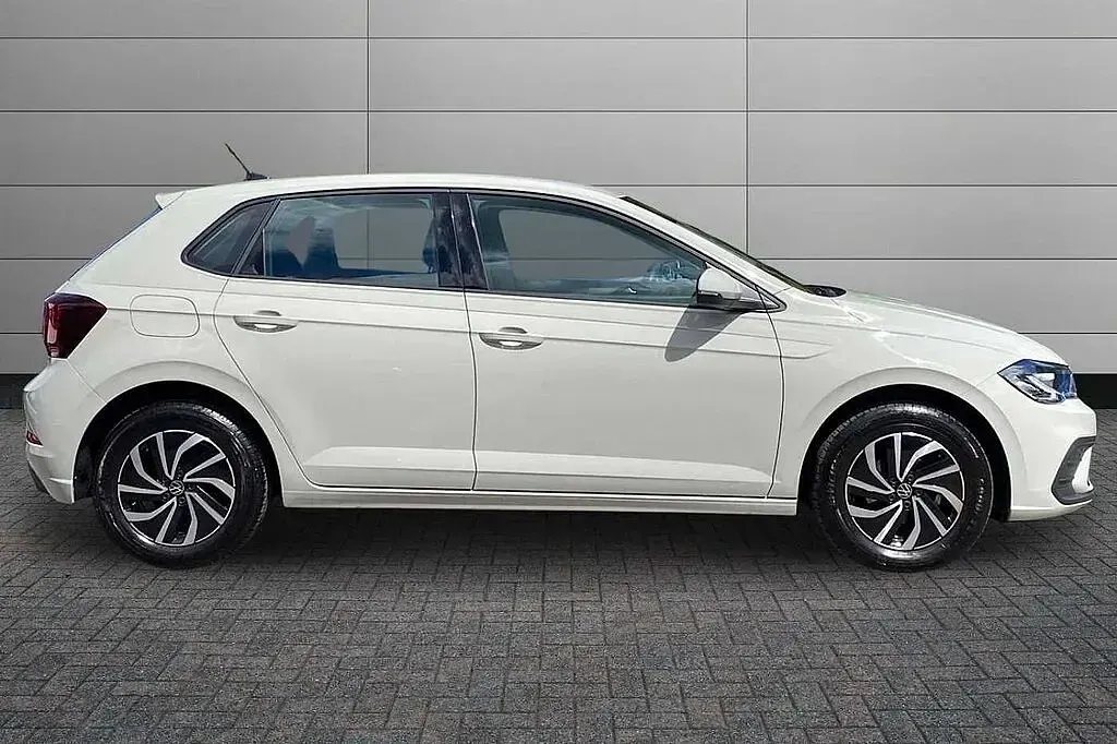 Used VW Polo Life 95 HP (69 kW) 2023 Ascot grey Hatchback