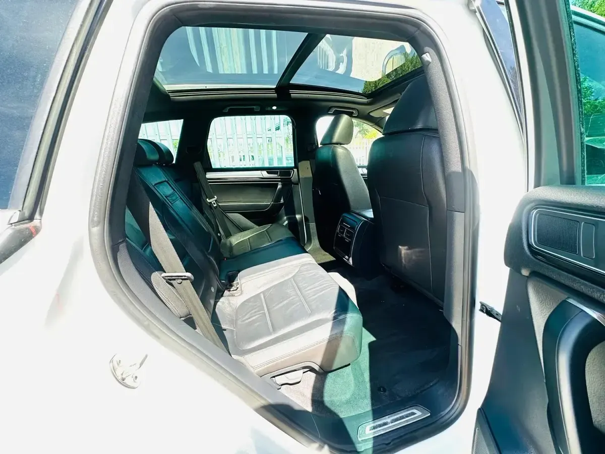 Used VW Touareg R-line 262 HP (192 kW) 2016 White SUV