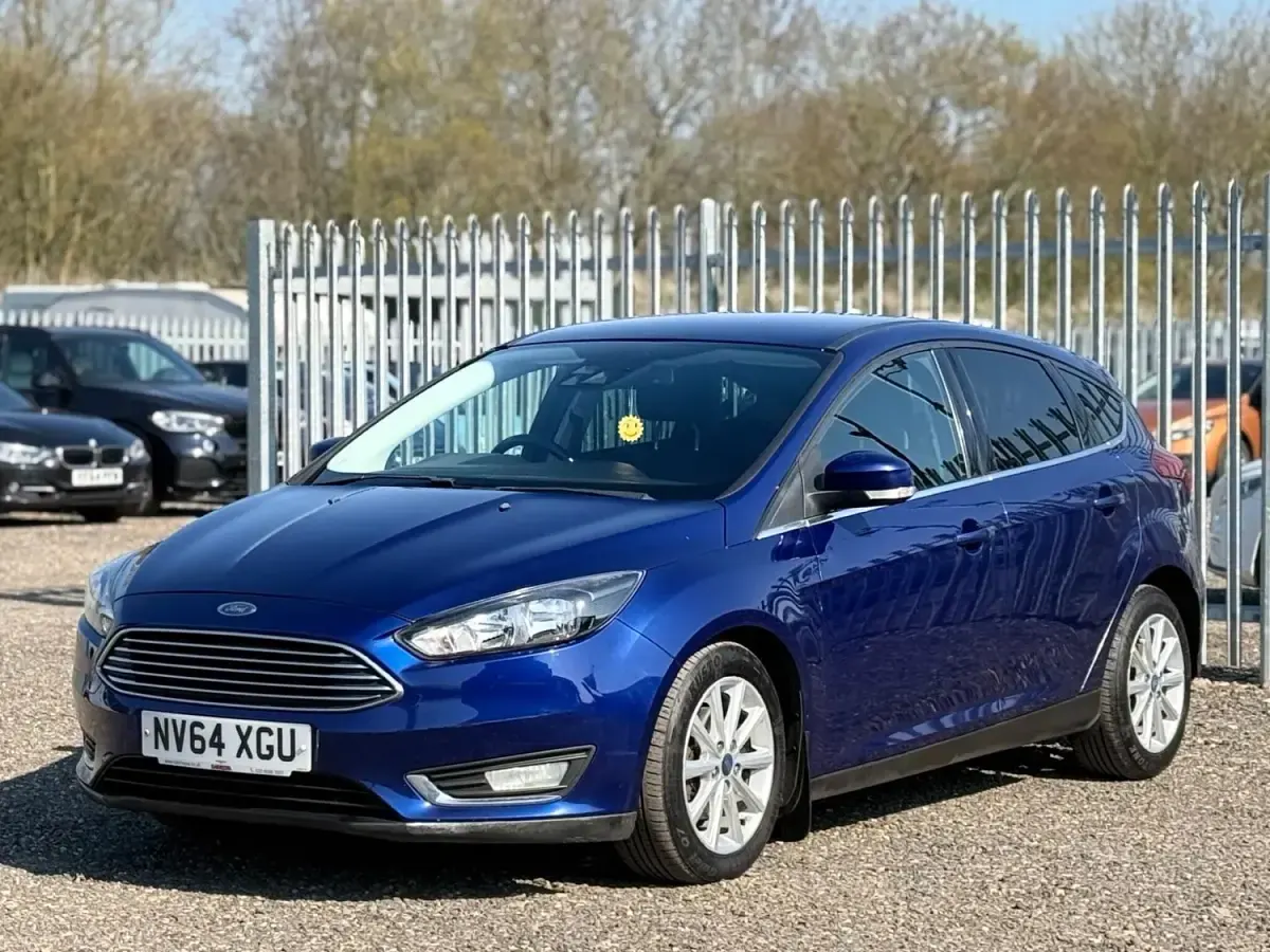 Usado Ford Focus Titanium 115 HP (84 kW) 2015 Azul Citadino