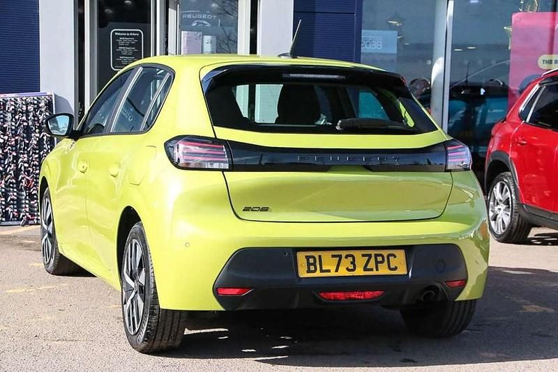 Used Peugeot 208 Active 101 HP (74 kW) 2024 Yellow Hatchback