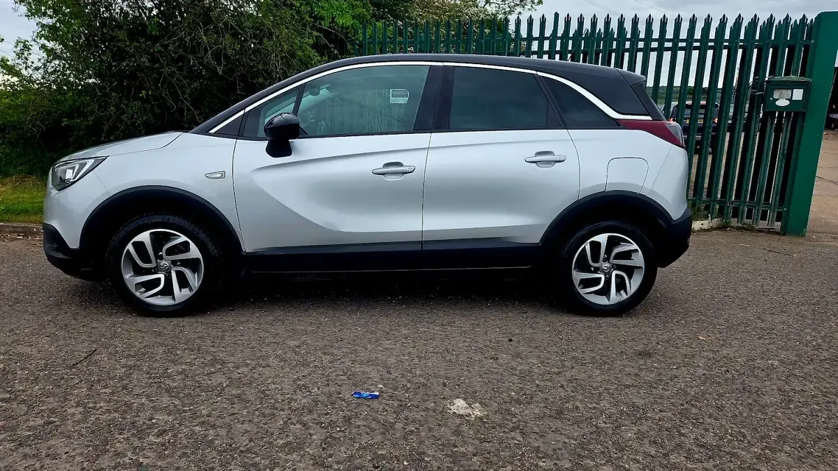 Used Vauxhall Crossland X S 99 HP (72 kW) 2017 Silver SUV