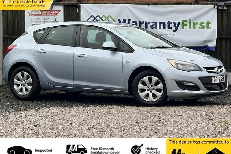 Silver Used 2015 Vauxhall Astra Design Edition Hatchback | £2,495 (Super price) - Image 1/1