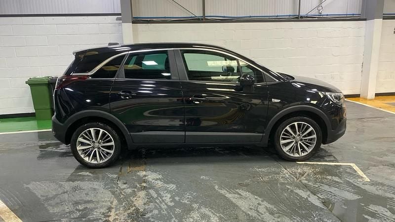 Used Vauxhall Crossland X SRi 83 HP (61 kW) 2020 Black SUV
