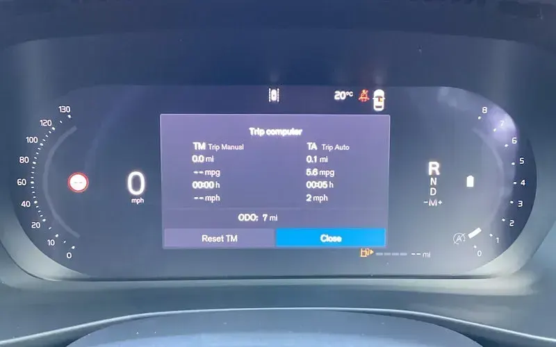 New Volvo XC40 Ultra 163 HP (119 kW) 2027 Black SUV
