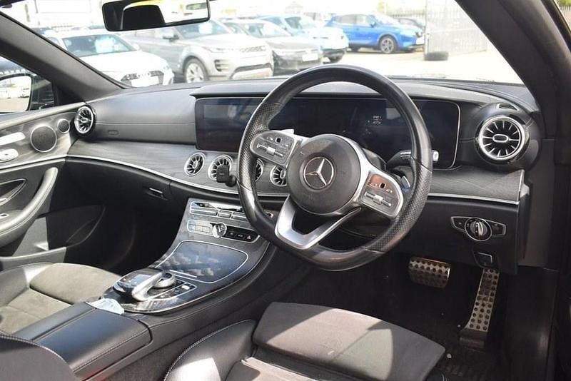 Begagnad Mercedes E220 AMG line 2021 Svart Cab