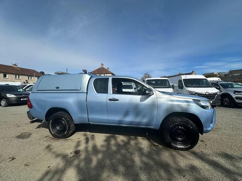 Used Toyota HiLux Active 150 HP (110 kW) 2017 Blue Pickup
