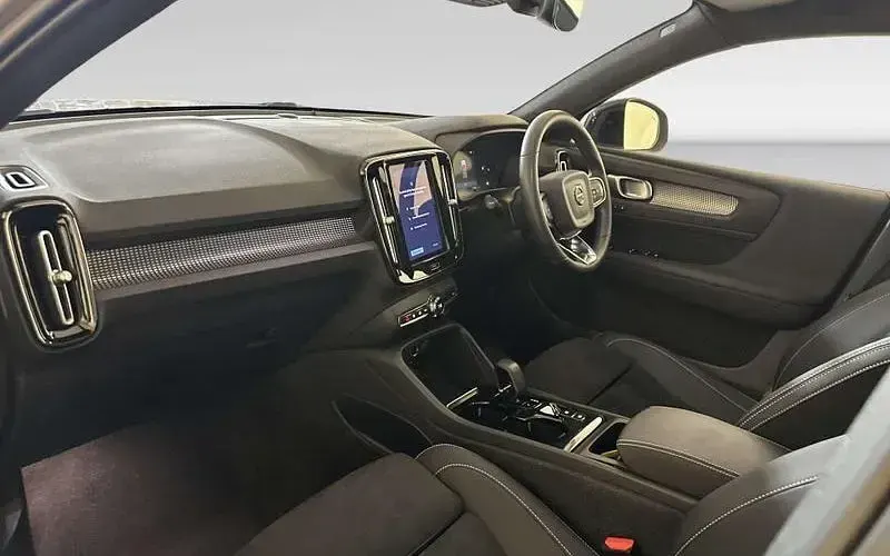 Used Volvo XC40 Plus 163 HP (119 kW) 2023 Gold SUV
