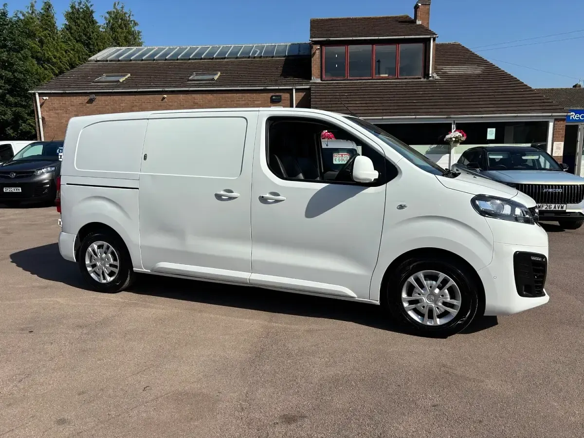 Used Vauxhall Vivaro Sportive 100 HP (73 kW) 2020 White MPV