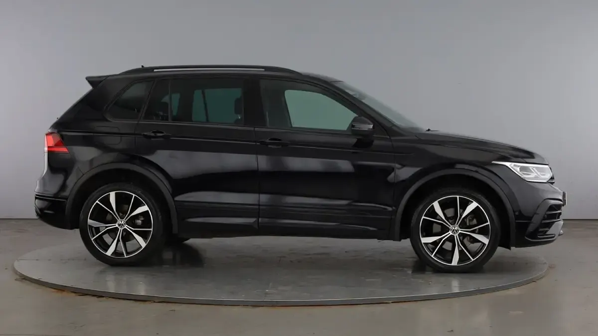 Used VW Tiguan R-line 245 HP (180 kW) 2023 Black SUV