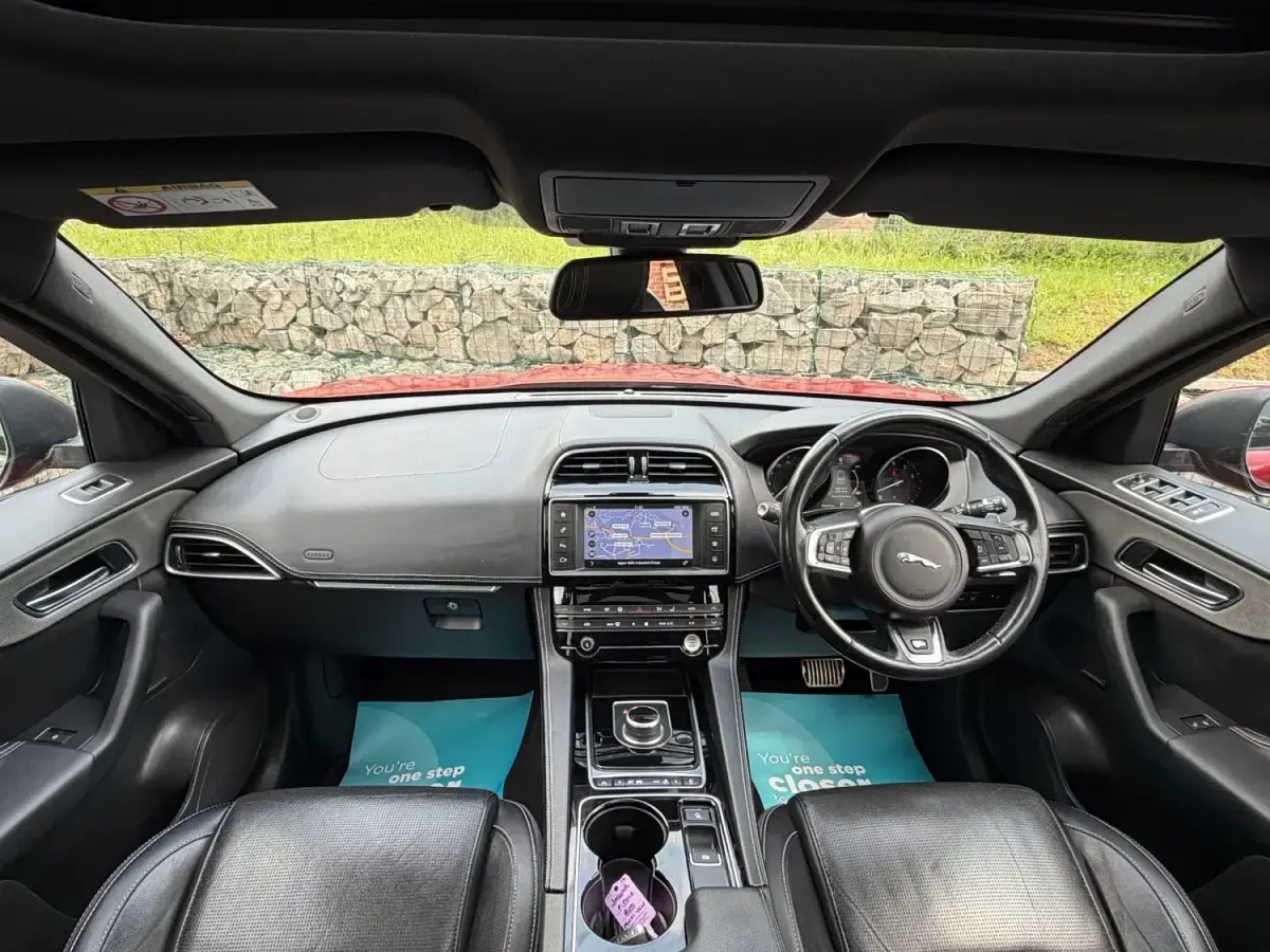 Usado Jaguar F-Pace Supercharged 374 HP (275 kW) 2016 Vermelho SUV