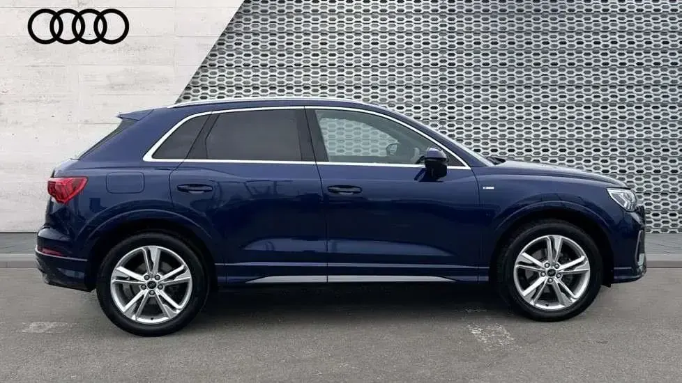 Begagnad Audi Q3 S-Line 150 HK (110 kW) 2025 Blå SUV