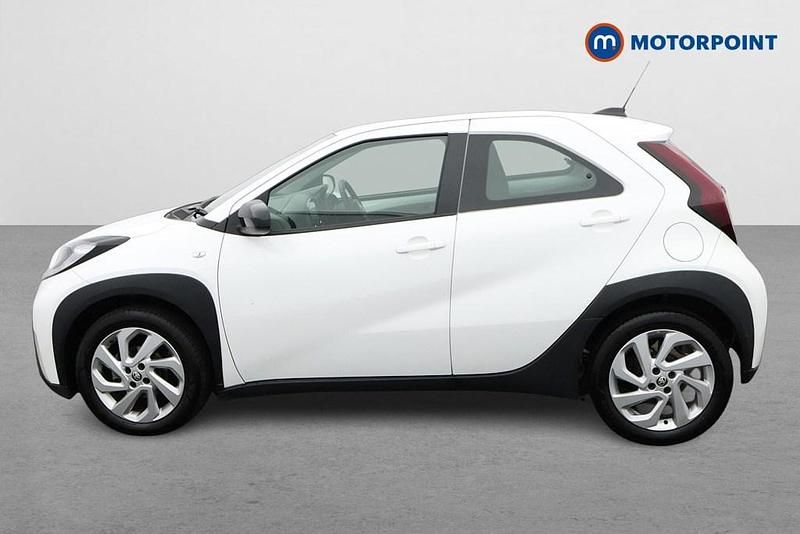 Used Toyota Aygo X PURE 2023 White SUV