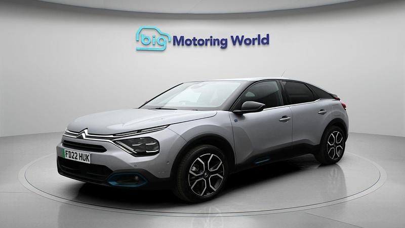 Begagnad Citroën e-C4 Shine 100 kW (136 HK) 2022 Grå Halvkombi