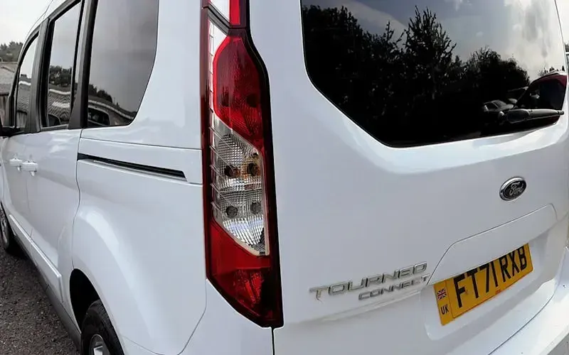 Used Ford Tourneo Connect Titanium 120 HP (88 kW) 2021 White MPV