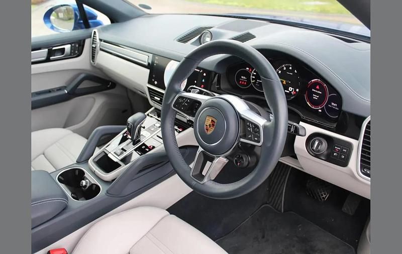 Used Porsche Cayenne Platinum Edition 456 HP (335 kW) 2023 Blue SUV