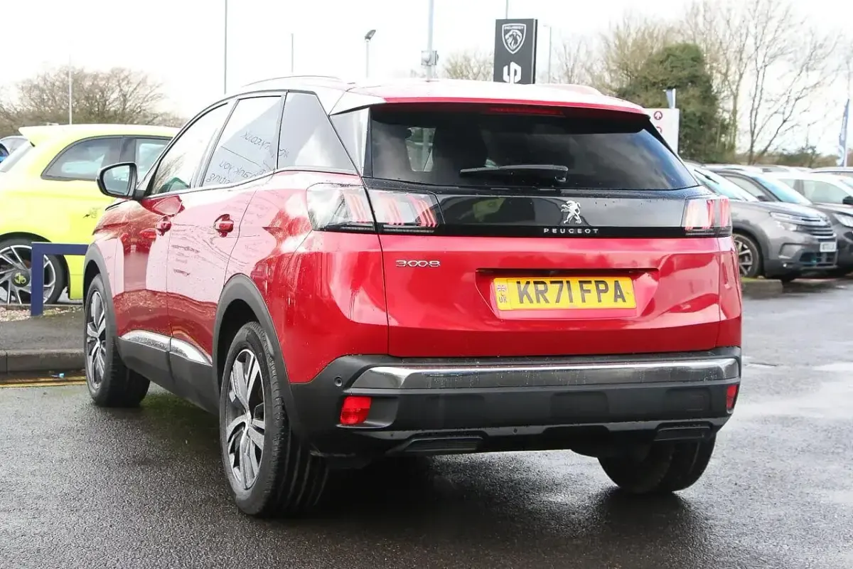 Second-hand Peugeot 3008 Allure Premium 131 CP (96 kW) 2022 Roșu SUV