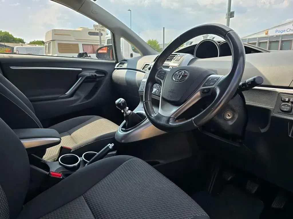 Used Toyota Verso 112 HP (82 kW) 2015 Silver MPV