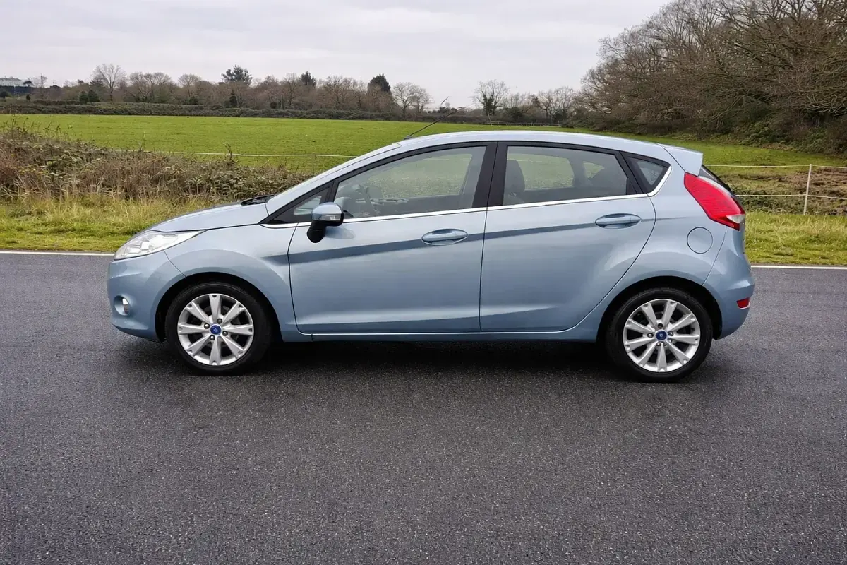 Used Ford Fiesta Zetec 96 HP (70 kW) 2010 Blue Hatchback