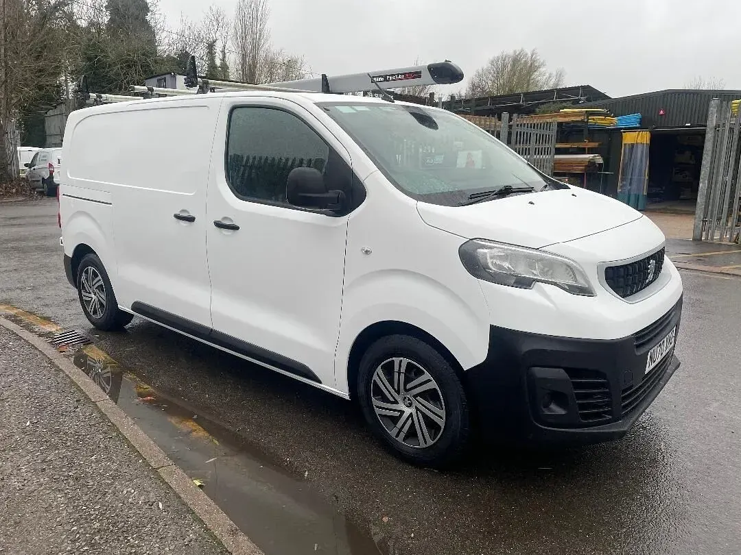 Used Peugeot Expert 100 HP (73 kW) 2020 White Van