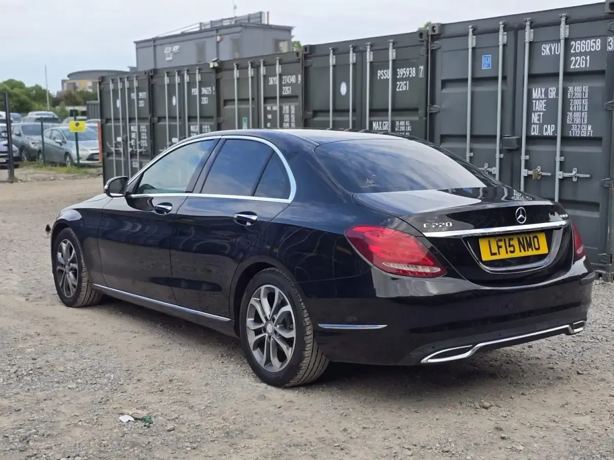 Usado Mercedes C220 Premium 170 CV (125 kW) 2015 Negro Berlina
