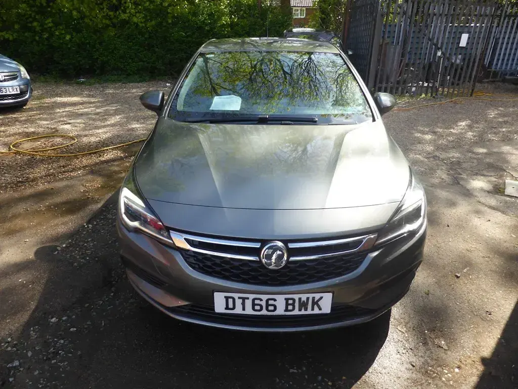 Second-hand Vauxhall Astra Design Edition 2016 Gri Hatchback