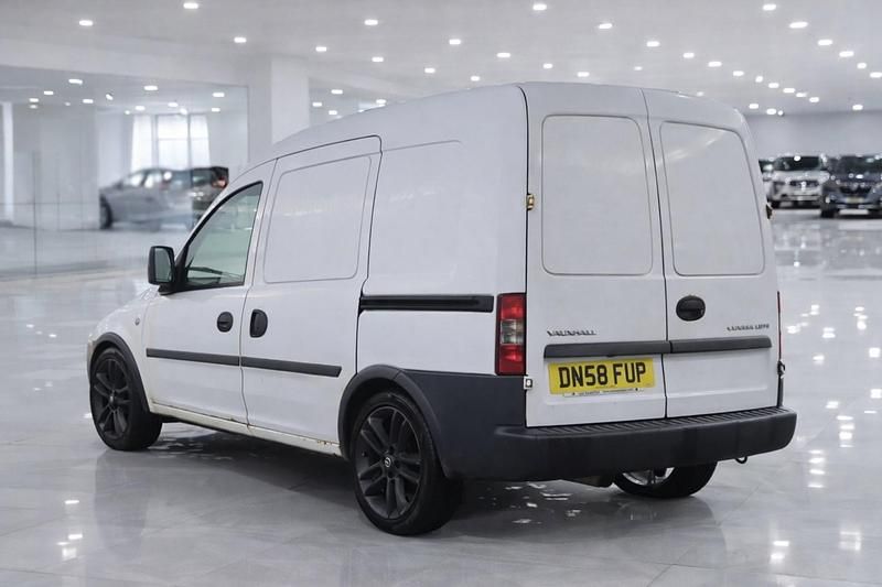 Used Vauxhall Combo 75 HP (55 kW) 2008 White MPV