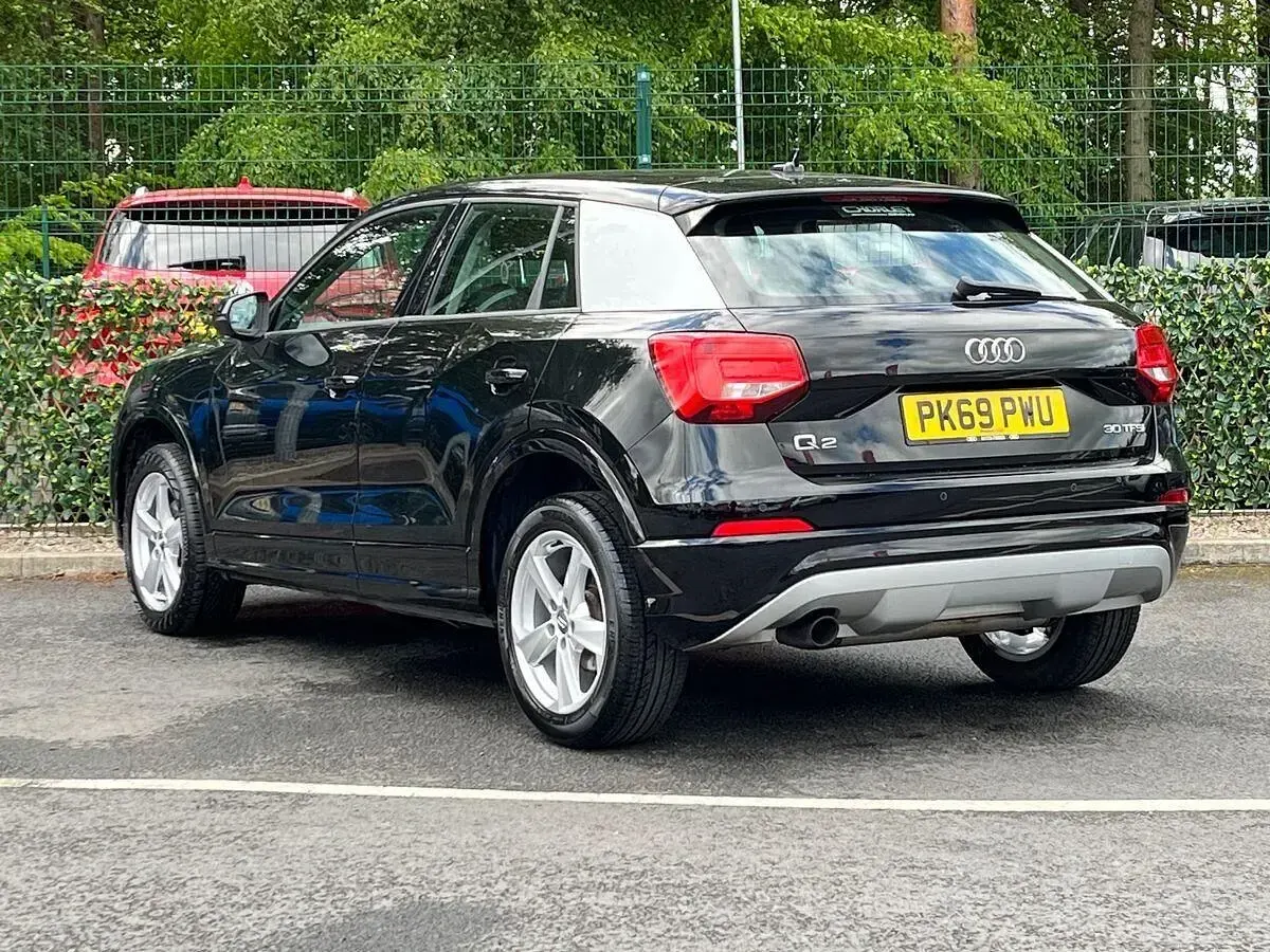 Usado Audi Q2 Sport 116 CV (85 kW) 2019 Negro SUV