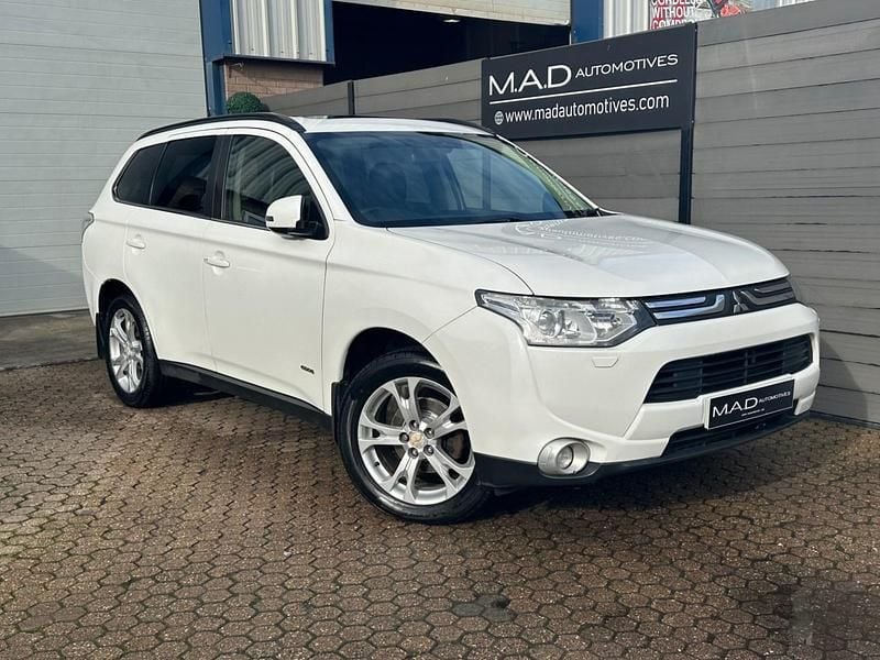 Used Mitsubishi Outlander 150 HP (110 kW) 2014 White SUV